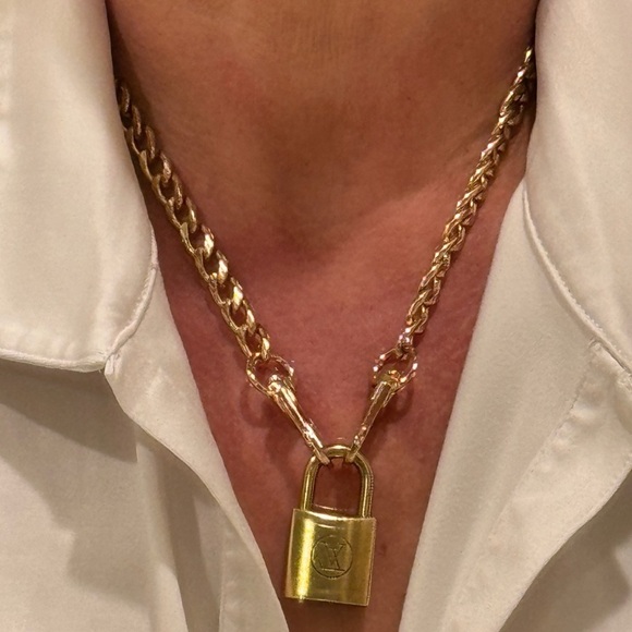 Vintage LV Louis Vuitton Padlock Lock & Key 202 with a no name chain - Picture 6 of 9